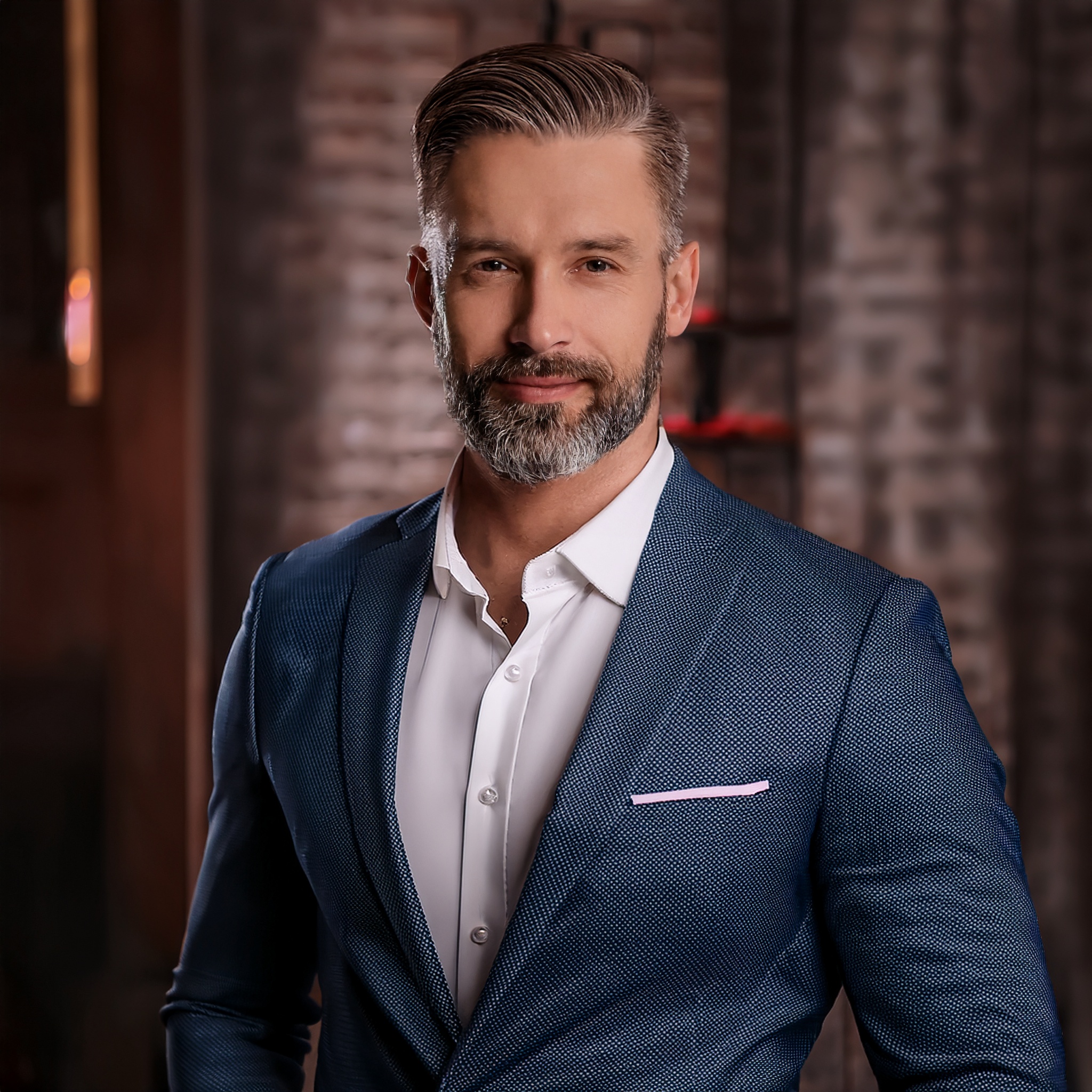 Bernd Rumpf, eleganter Herr im formellen Anzug